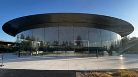 Le Steve Jobs Theater où Apple organise ses conférences au sein de l'Apple Park