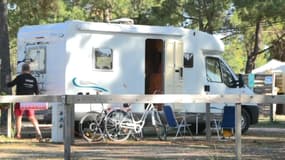 Un camping-car dans un camping de Vendays-Montalivet, en Gironde 