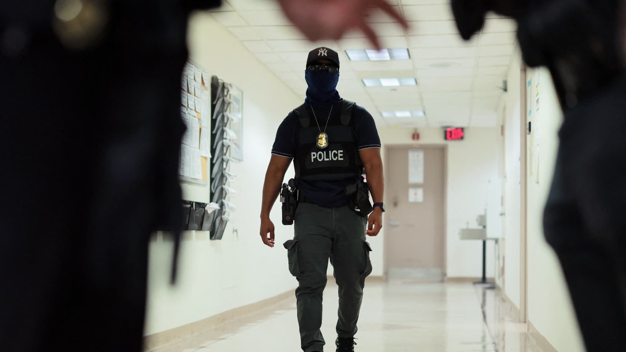 ÉTATS-UNIS: LA POLICE DE L’IMMIGRATION VEUT POUVOIR SURVEILLER LES RÉSEAUX SOCIAUX  24H/24 POUR NOURRIR SA POLITIQUE D'ARRESTATIONS MASSIVES