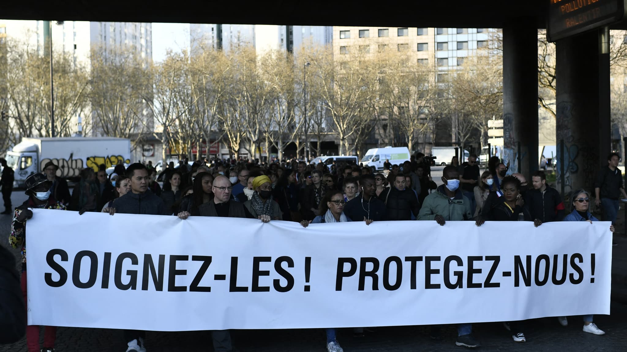 residents demonstrate against the “district of getting high”