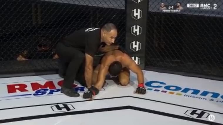 Yassin Chtatou se fait casser le bras par Matthieu Moya après une soumission à l'Hexagone MMA 10, le 28/07/2023 Yassin Chtatou se fait casser le bras par Matthieu Moya après une soumission à l'Hexagone MMA 10, le 28/07/2023