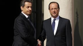 Pour la première fois depuis sa défaite à la présidentielle, Nicolas Sarkozy devance François Hollande dans une enquête Ifop Paris-Match. Elle fait apparaître que 53% des Français déclarent préférer l'ancien président de la République contre 44% qui se pr