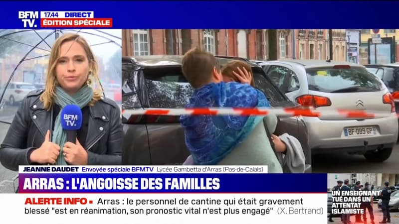 Attaque au couteau à Arras: les retrouvailles émouvantes des familles et des élèves du lycée Gambetta
