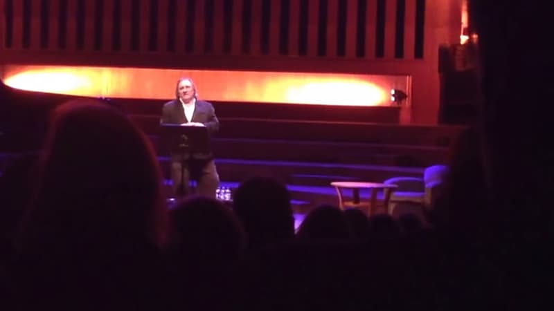 Gérard Depardieu, sur scène à Bruxelles, le 30 novembre 2014.