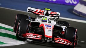 Le pilote allemand Mick Schumacher, au volant de sa Haas-Ferrari, a été victime d'une très violente sortie de piste, lors des qualifications du Grand Prix de Formule 1 d'Arabie saoudite, le 26 mars 2022 sur le circuit de Jeddah