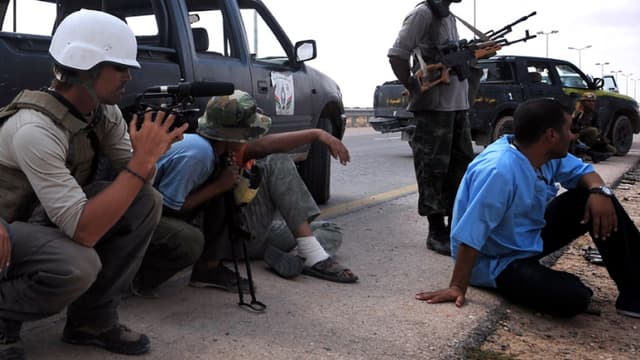 James Foley, journaliste américain tué par l'Etat islamique, en plein travail le 29 septembre 2011. Steven Sotloff est lui aussi menacé de mort par les jihadistes.