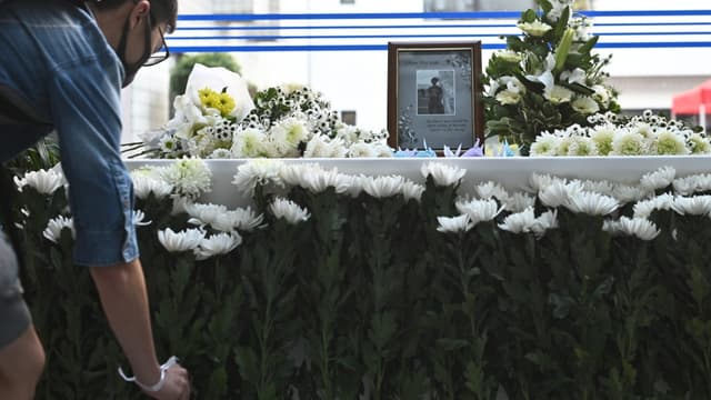 Un mémorial a été mis en place pour Alex Chow à l'université des sciences et technologies de Hong Kong, où il devait être diplômé ce vendredi matin