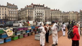 Une soixantaine d'agriculteurs réunis sur la place Bellecour, à Lyon, le 5 février.