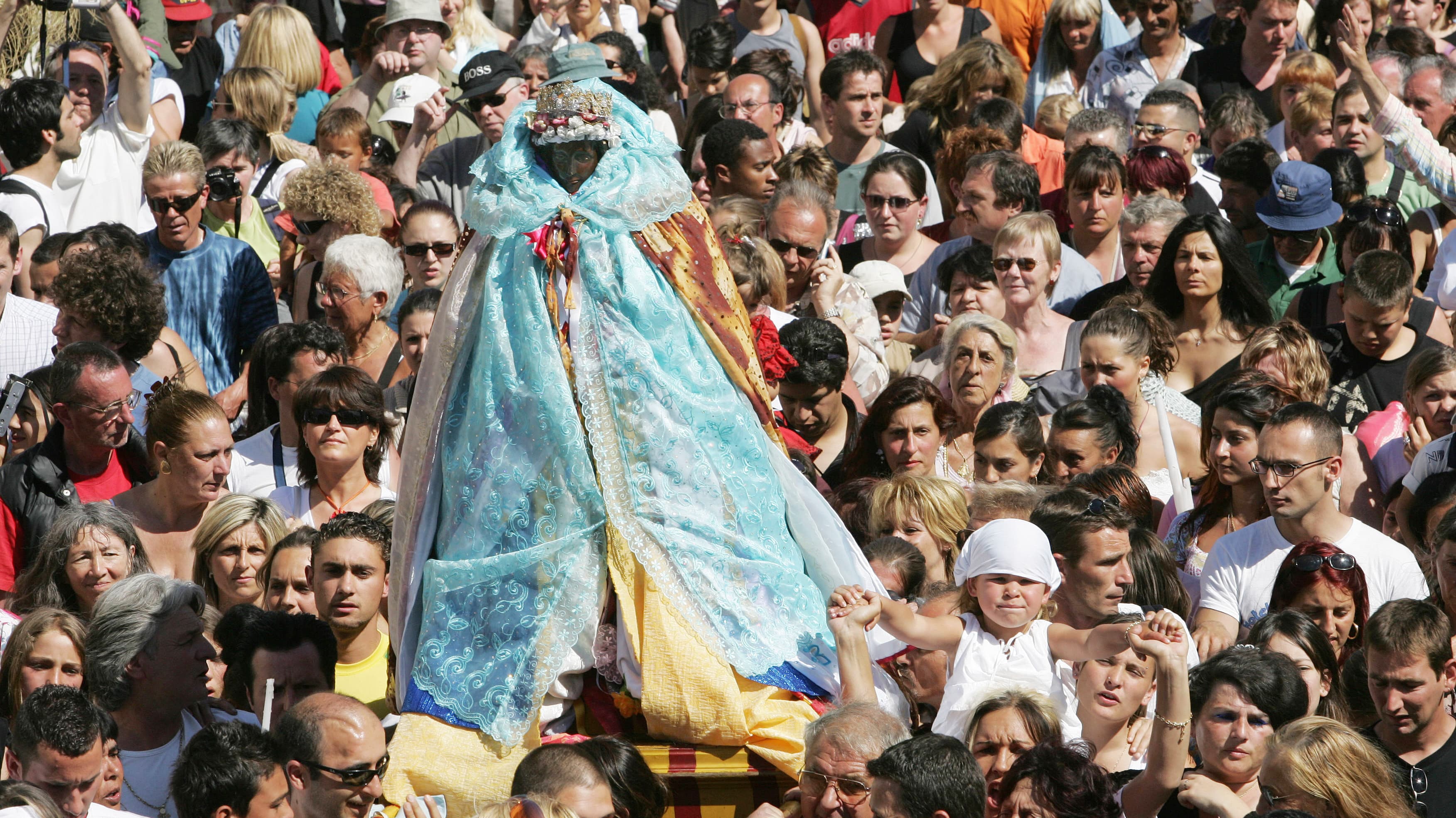 Procession de Sara la noire aux saintes-Marie-de-la-Mer