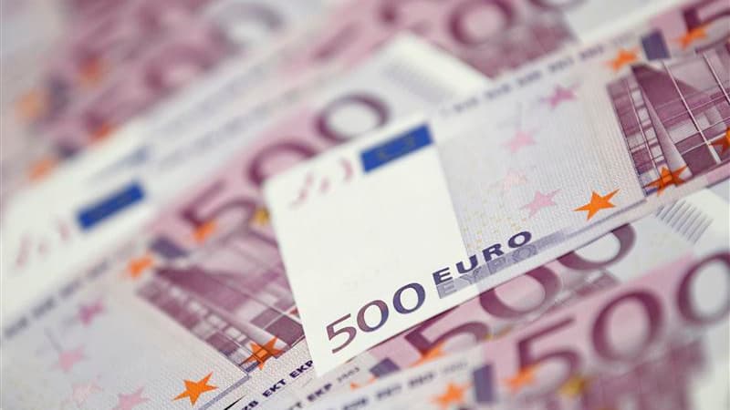 Jean-Marc Ayrault a assuré vendredi que la promesse de François Hollande de taxer à 75% la part des revenus supérieure à un million d'euros annuels, symbole de la campagne victorieuse du candidat socialiste, serait tenue. /Photo d'archives/REUTERS/Lee Jae