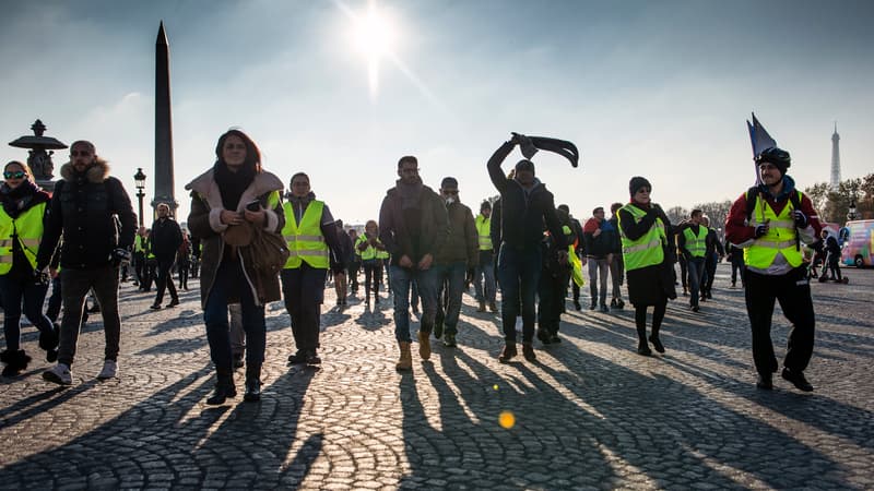 Des gilets jaunes place de la Concorde, à Paris, le 17 novembre.