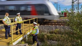 Des policiers allemands inspectent des câbles à la gare de Leipzig en octobre 2022 (photo d'illustration)