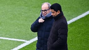 Nasser al-Khelaïfi et Luis Campos lors d'un entraînement du PSG, le 21 janvier 2025