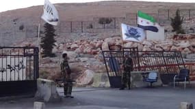 Membres de l'Armée syrienne libre au point de passage vers la Turquie de Binsh, dans le nord de la Syrie. Des opposants à Bachar al Assad ont pris le contrôle d'un troisième point de passage frontalier vers la Turquie, à Tel Abyad, après plusieurs heures