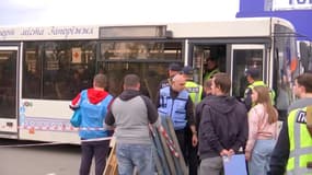 Des réfugiés de Marioupol arrivant à Zaporijia, le mardi 3 mai 2022 