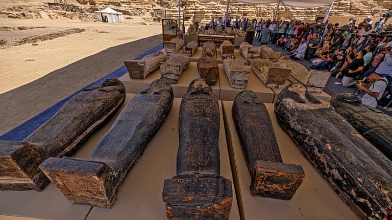L'Egypte dévoile des statues et sarcophages découverts à Saqqara