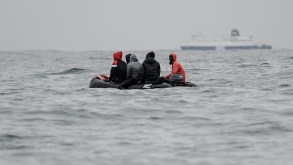 Des migrants tentent la traversée de la Manche le 27 août 2020 