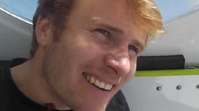 François Gabart, sur son bateau, peut sourire.