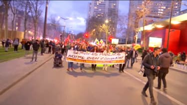 Des manifestants contre la réforme des retraites ce samedi 18 mars dans le sud de Paris.