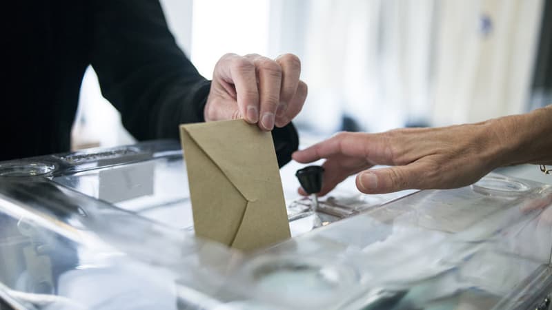 Manuel Valls devrait reconfirmer ces dates lors de son discours de politique générale devant le Sénat le 28 octobre.