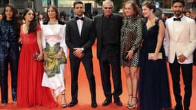 Abdellatif Kechiche et ses acteurs de "Mektoub My Love: Intermezzo", le 23 mai 2019 au Festival de Cannes