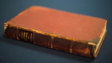 L'exemplaire de Mein Kampf vendu aux enchères avait appartenu à Adolf Hitler.