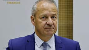 Le sénateur et rapporteur général du budget Jean-François Husson au cours d'une conférence de presse à Paris le 6 juillet 2023