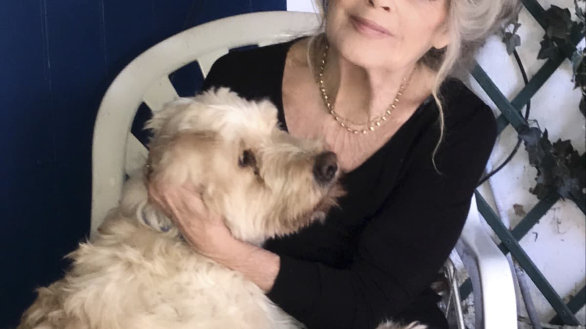 Brigitte Bardot et son chien E.T. Brigitte Bardot et son chien E.T.