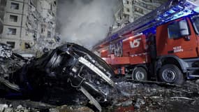 Un immeuble de Dnipro en Ukraine détruit par une frappe russe le 14 janvier 2023.
