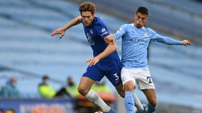 Marcos Alonso et Joao Cancelo lors de Manchester-City le 8 mai 2021.