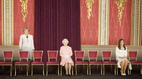 Angela Merkel, Elisabeth II, et Cristina Kirchner bien seules lors d'un sommet du G20.
