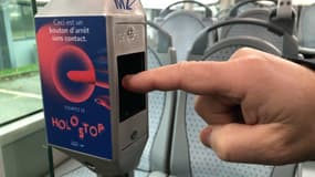 Un hologramme pour demander au bus de s'arrêter.
