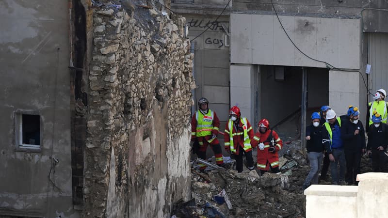 Les secours dans les décombres des immeubles effondrés de la rue de Tivoli, le 10 avril 2023.
