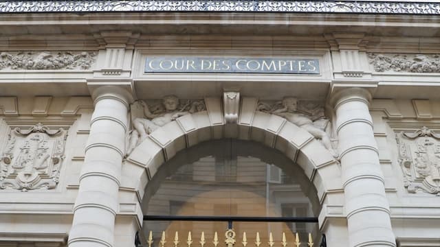 Entrée de la Cour des comptes.