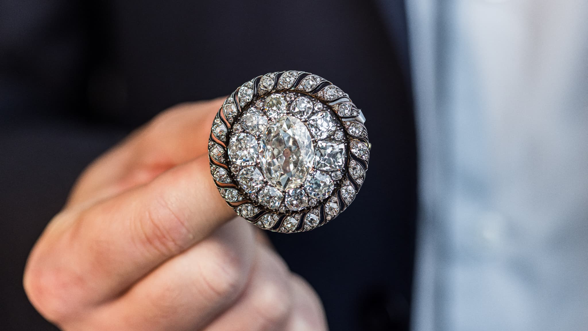 C'est une vente record: une broche ayant appartenu à Napoléon a été ...