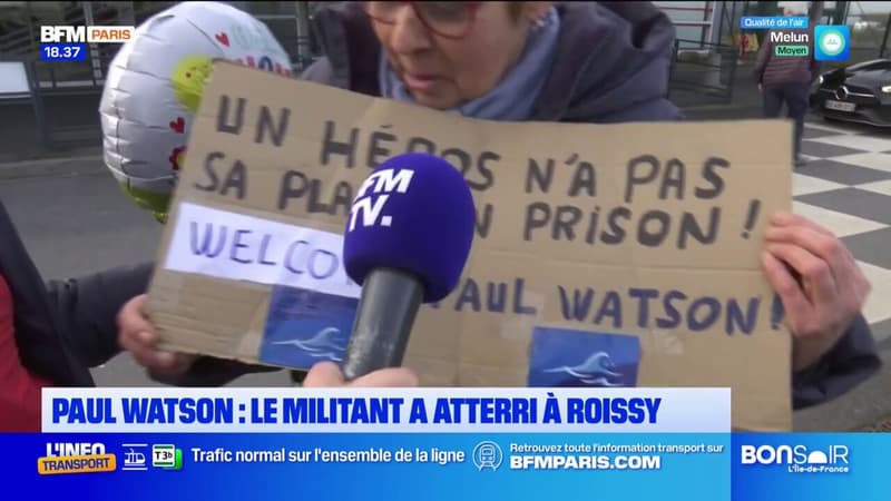 Le militant écologiste Paul Watson accueilli à l'aéroport Roissy-Charles-de-Gaulle