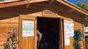 Un chalet du réemploi installé dans une déchetterie de la communauté de communes Alpes Provence Verdon.