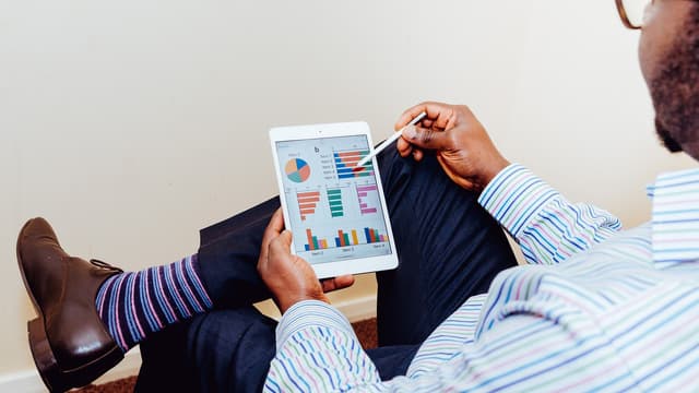 Si les métiers peuvent désormais utiliser directement des outils analytiques, les experts de la science des données seront toujours indispensables pour garantir la qualité des informations alimentant ces solutions sur étagère.
