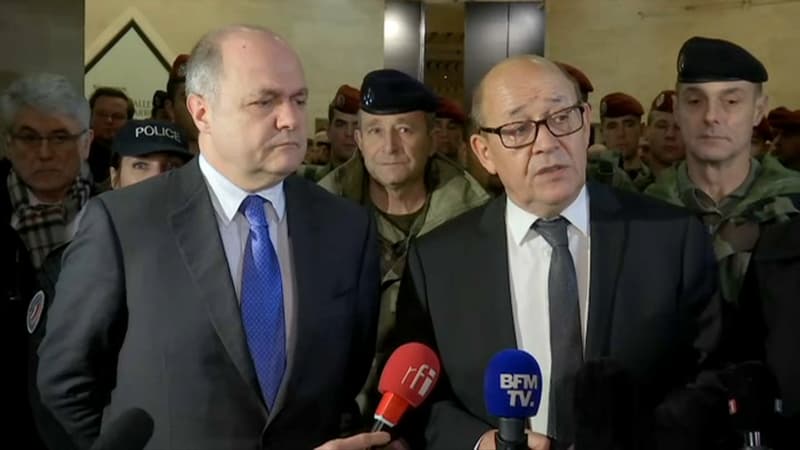 Bruno Le Roux et Jean-Yves Le Drian au musée du Louvre vendredi