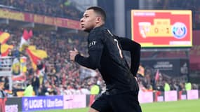 Kylian Mbappé célèbre son but lors du match Lens-PSG (0-2, 18e journée de L1), le 14 janvier 2024