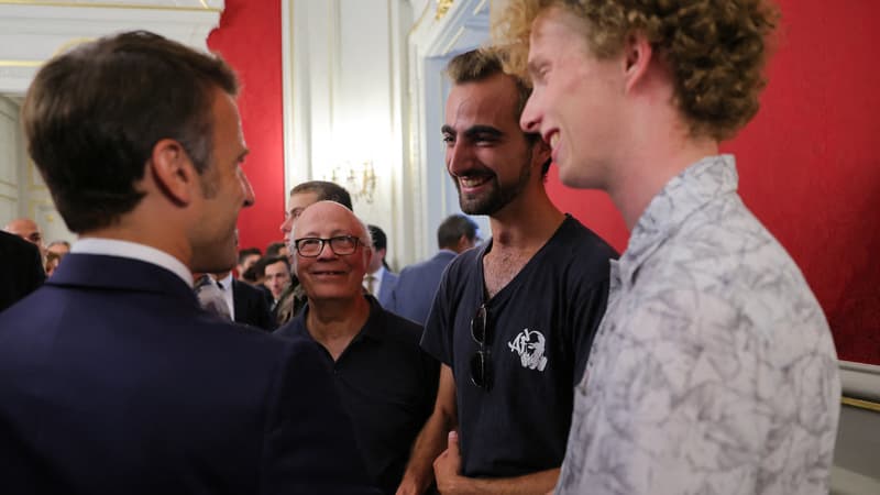 Emmanuel Macron rencontre Henri, le "héros au sac à dos", le 9 juin 2023 à Annecy