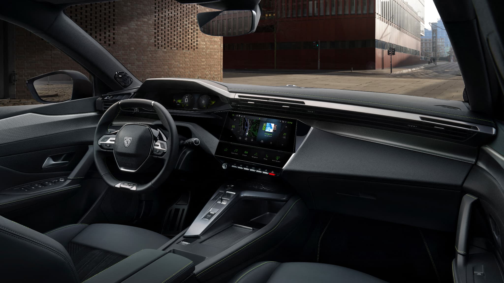 La 308 inaugure aussi une nouvelle déclinaison du "e-cockpit", le poste de conduite de Peugeot. Il dispose de deux écrans: un principal faisant 10 pouces et un autre, sorte de bandeau personnalisable pour installer ses fonctions préférées. La 308 inaugure aussi une nouvelle déclinaison du "e-cockpit", le poste de conduite de Peugeot. Il dispose de deux écrans: un principal faisant 10 pouces et un autre, sorte de bandeau personnalisable pour installer ses fonctions préférées.
