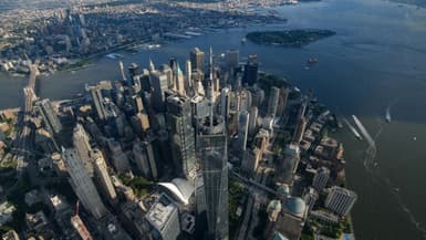 Prise de vue générale aérienne du 6 août 2021 de Manhattan, New York, qui a commencé à construire un mur anti-inondations dans le sud-est