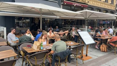 Une terrasse à Lille pendant les JO 2024.
