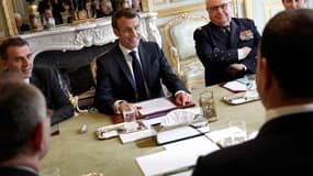 A Paris, Emmanuel Macron et le Premier ministre irlandais Leo Varadkar ont pressé Londres de trouver un plan alternatif d'ici le 10 avril afin d'éviter un "no deal".
