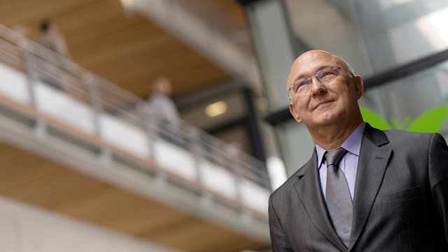 Michel Sapin, ici le 25 octobre 2013 à Bercy, est nommé ministre de l'Economie, des Finances et des Comptes publics