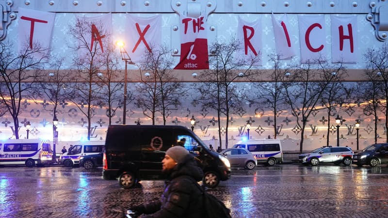 Banderole sur le futur hôtel Vuitton à Paris: trois militants d'Attac interpellés