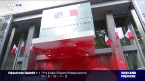 L'action choc d'Attac devant le ministère de la Santé à Paris