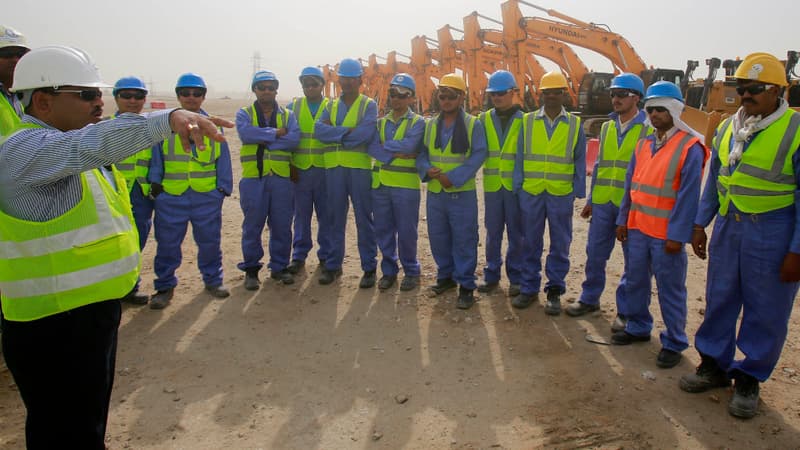 Ouvriers sur le chantier de l'al-Wakrah Stadium, l'un des chantiers du Mondial 2022, au Qatar, le 20 mai dernier (photo d'illustration).