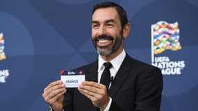 Le champion du monde 1998 Robert Pirès lors d'un tirage au sort de la Ligue des nations avec la France en 2021